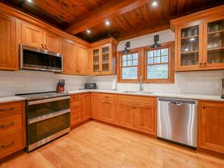 Awesome Lakefront with Outdoor Fireplace Hot Tub Dock - Oakland - 2
