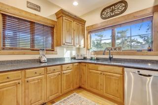 Lakefront home with fire pit and dock Near Wisp Resort - McHenry - 7