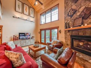 Lakefront home with fire pit and dock Near Wisp Resort - McHenry - 5