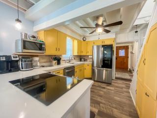 Adorable Lakefront Cottage with Hot Tub and Dock Pet friendly - 7