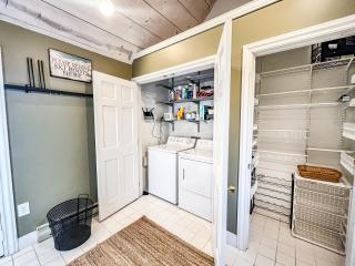 Large Lakefront Home Private dock and hot tub - McHenry - 1