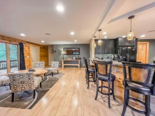 7 mins to Wisp New Hot tub Modern Cabin with Huge Media Room Fire Pit - 2