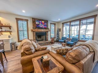 New Construction Lakefront Home with Private Dock Fire Pit Hot Tub - Swanton - 8