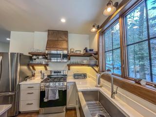 New Construction Lakefront Home with Private Dock Fire Pit Hot Tub - Swanton - 3