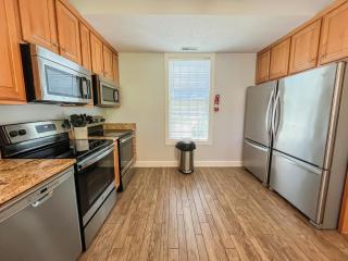 Amazing Central Location Lakefront Hot tubdock - Oakland - 2