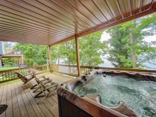 Central Lake House with Private Dock Walk to Area Hot Spots - Oakland - 8