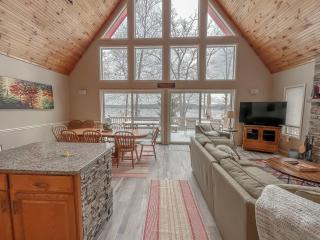 Central Lake House with Private Dock Walk to Area Hot Spots - Oakland - 7