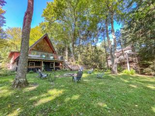 New Construction Modern Lakefront A-Frame with Hot Tub Fire Pit - Oakland - 0