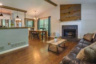 Charming Temple Home Sunroom and Private Backyard! - - 6