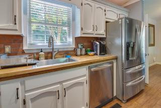 Charming Temple Home Sunroom and Private Backyard! - - 5