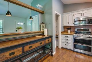 Charming Temple Home Sunroom and Private Backyard! - - 4