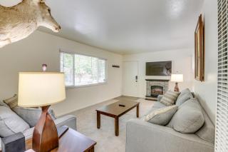 Pet-Friendly South Lake Tahoe Home 2 Mi to Lake - South Lake Tahoe - 7