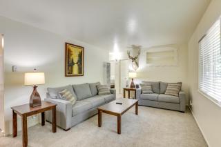 Pet-Friendly South Lake Tahoe Home 2 Mi to Lake - South Lake Tahoe - 6
