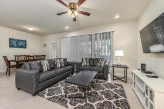BSV8919 - Gorgeous 5 Bedroom 4 Bath Townhome with Private Pool & Free Wifi - Kissimmee - 9
