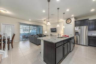 BSV8919 - Gorgeous 5 Bedroom 4 Bath Townhome with Private Pool & Free Wifi - Kissimmee - 3