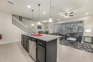 BSV8919 - Gorgeous 5 Bedroom 4 Bath Townhome with Private Pool & Free Wifi - Kissimmee - 1