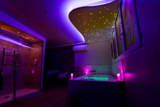 Studio romantique jacuzzi ou spa balneo privatif et jardin Au temps des cerises La Ciotat - La Ciotat - 9