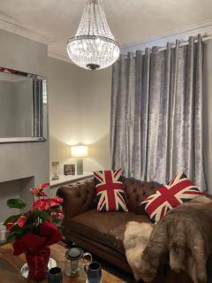 Luxury home in York - sleeps -5 , Free parking , - York - 9