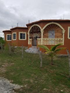 fee easy studio, in 15 minutes away you can locate YS FALLS, 5 mins way safari tour, HALF HOUR there come LOVERS LEAP, pelican bar, treasure beach, Appleton easte..and the list goes on - 3