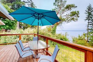 Eagles at the Bluff Cabin - Madrona Beach - 7