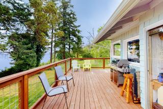 Eagles at the Bluff Cabin - Madrona Beach - 6