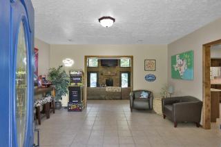 Massive Texas Ranch House By Lake and Forest - Coldspring - 4