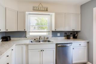 Dog-Friendly Port Clinton Home Walk to Lake Erie! - Port Clinton - 9