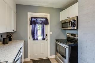 Dog-Friendly Port Clinton Home Walk to Lake Erie! - 4