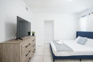 Modern 3-Bedroom in the Heart of Wynwood Art District - Miami - 4