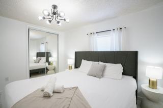 Modern 3-Bedroom in the Heart of Wynwood Art District - Miami - 3