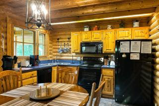 Pine Cone Cabin - 3