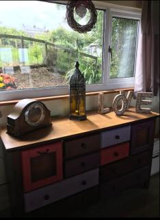 Angies Den - quirky cabin with hot tub & views - Llanasa - 5