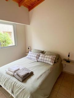 Confortable departamento en calle San Juan opcional cochera - 1