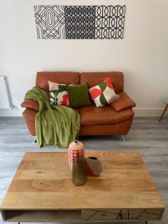 Stunning Central Woking Studio - 5