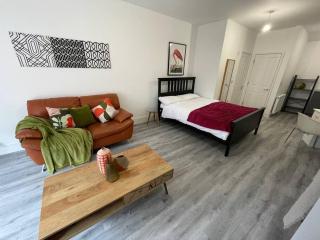 Stunning Central Woking Studio - 1