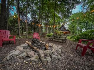 New Construction Modern Lakefront A-Frame with Hot Tub Fire Pit - Oakland - 9