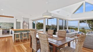 Cuttagee Views Luxury ocean beach front Bermagui Linen & Wifi Provided - Bermagui - 6
