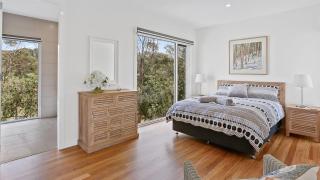 Cuttagee Views Luxury ocean beach front Bermagui Linen & Wifi Provided - 3