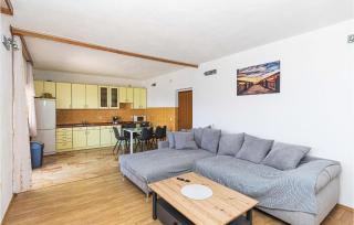 Gorgeous Home In Vinisce With Jacuzzi - 5