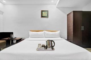 Super Townhouse Divya Palace - 7