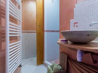 Chambre rustique avec lit king-size, salle de bains privée et petit-déjeuner près de Nantes. - 1