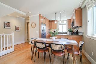 Exquisite Central Townhome with Spacious Loft and Gourmet Kitchen - 4