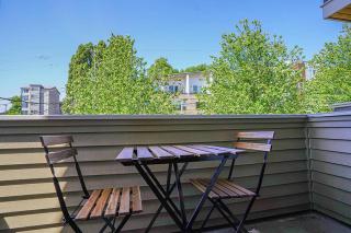 Exquisite Central Townhome with Spacious Loft and Gourmet Kitchen - Seattle - 9