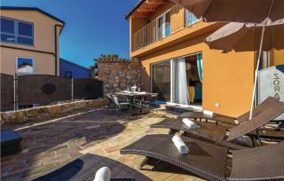 Awesome Home In Moscenicka Draga - 1