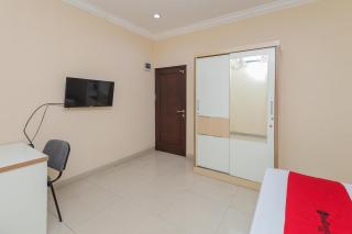 RedDoorz Syariah near Stasiun Karet - Jakarta - 4