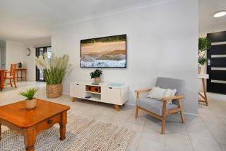Lovely Beach House -Amazing Location, Pets - ZB9 - Buddina - 8