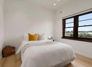 ‘Lynton-Sur-Mer’ - Beachside Apt with Heating - 4