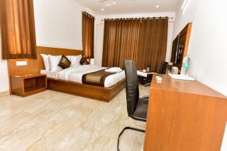Hotel Red Cherry Sec-45, Gurgaon - - 4