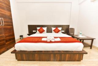 Hotel Red Cherry Sec-45, Gurgaon - - 1