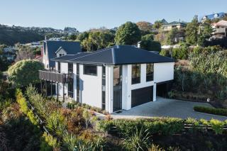 Modern Family Friendly Getaway - 8